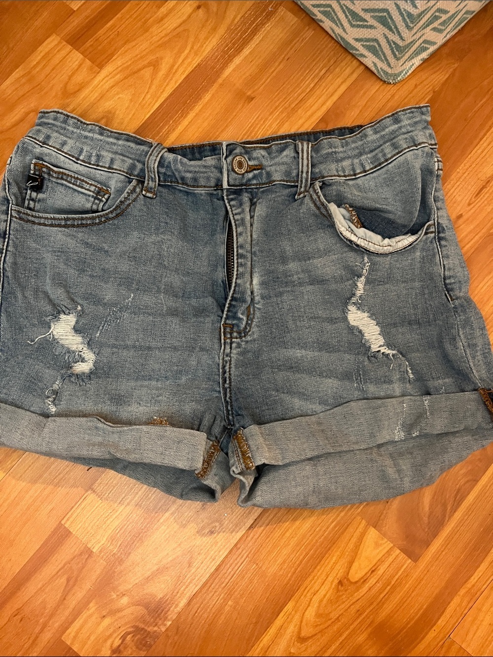 Kancan Distressed Denim Jean Shorts Rolled Hem Size 13 Stretch